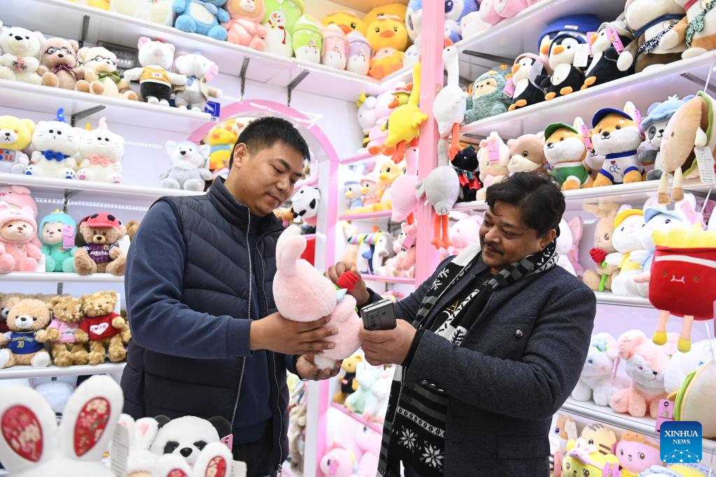 China's Yiwu int'l trade market reopens after Spring Festival