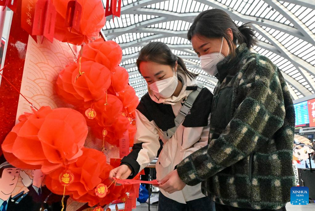 Chinese people celebrate Lantern Festival
