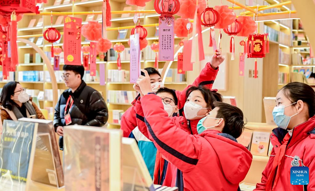 Chinese people celebrate Lantern Festival