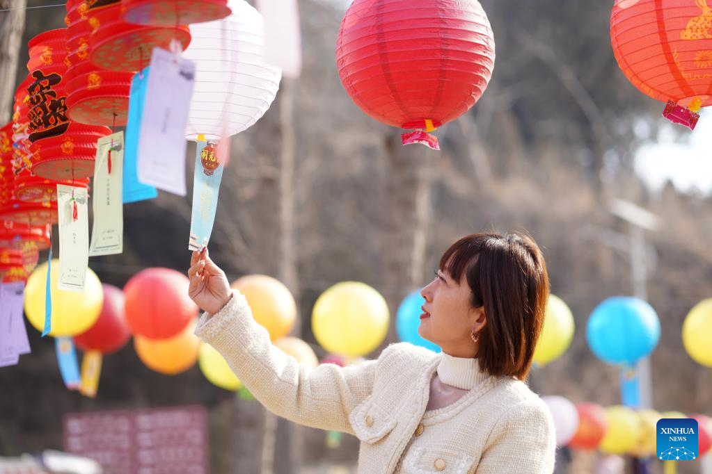 Chinese people celebrate Lantern Festival
