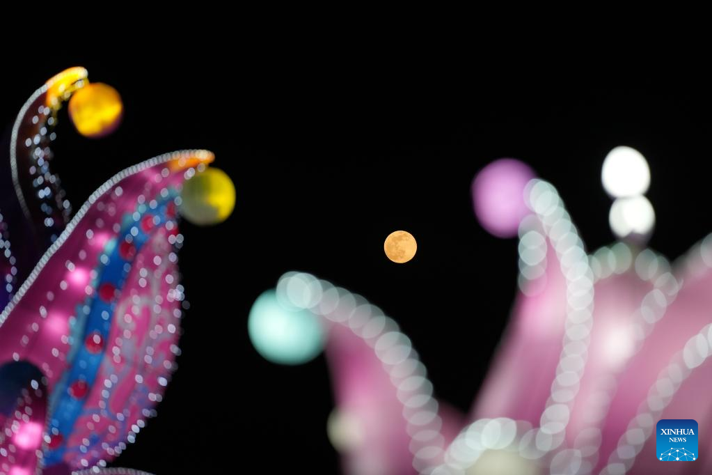 Chinese people celebrate Lantern Festival