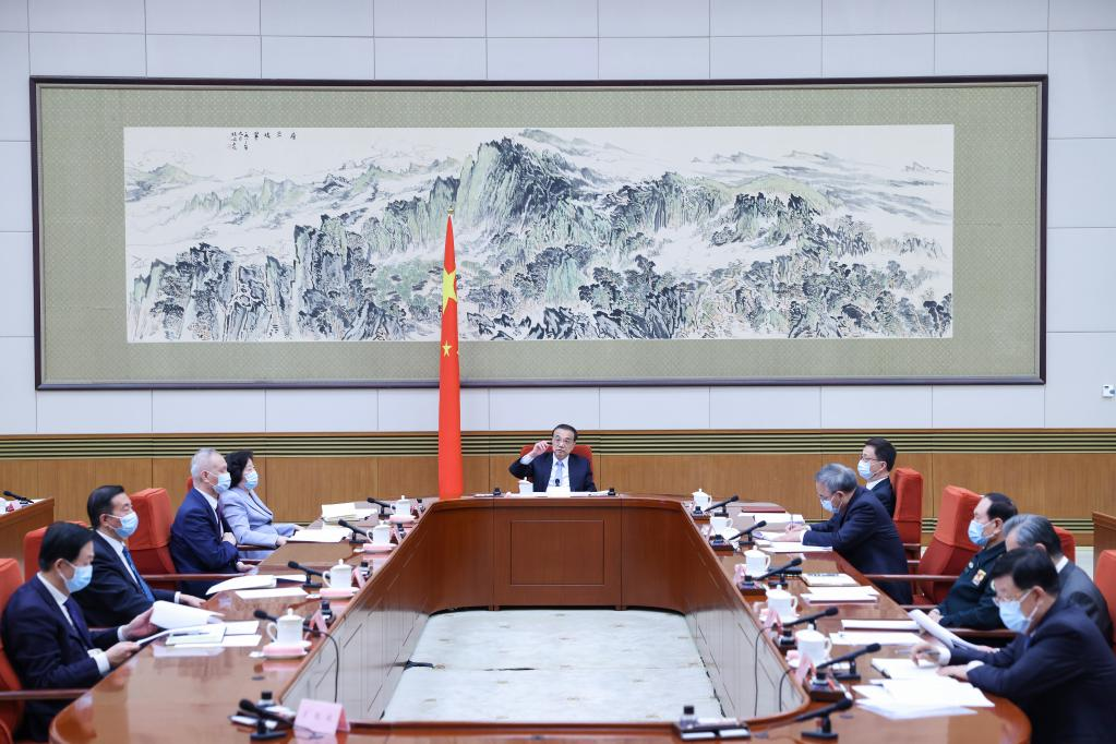 China's cabinet discusses draft gov't work report