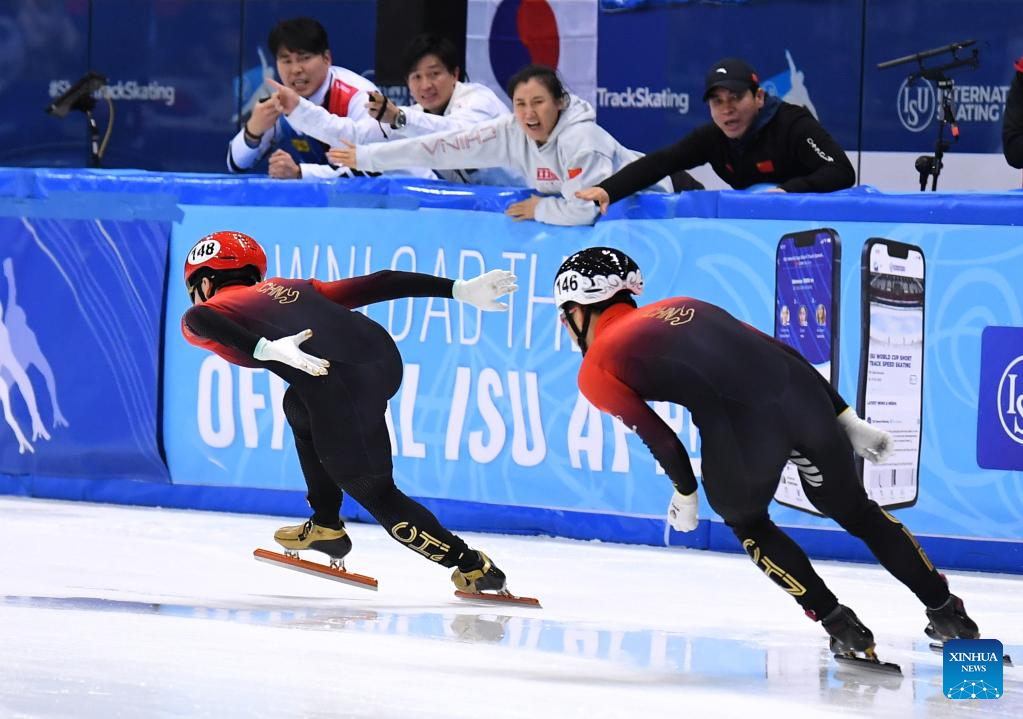 China takes 2 gold medals at Short-Track Speed Skating World Cup