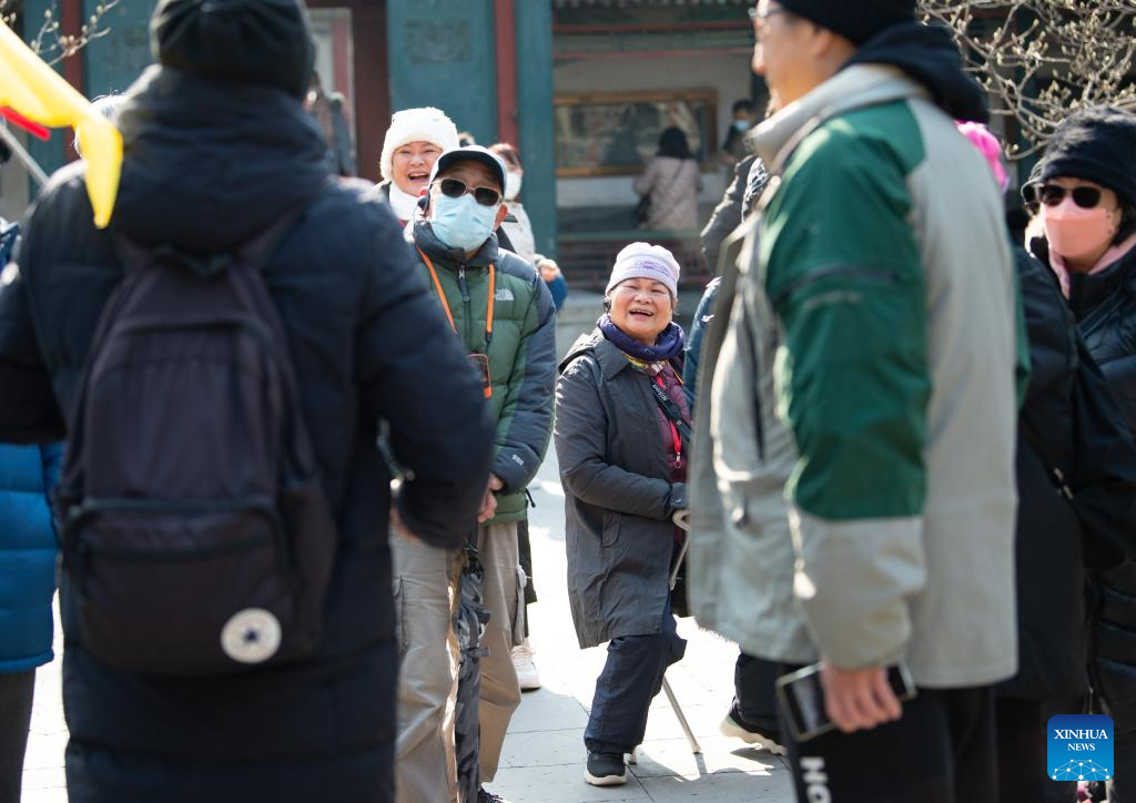Elderly tourists from Hong Kong arrive in Beijing