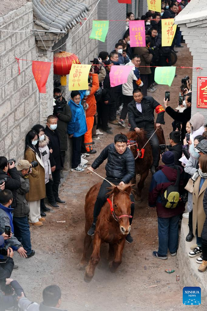 Across China: Horse racing vitalizes ancient village in north China