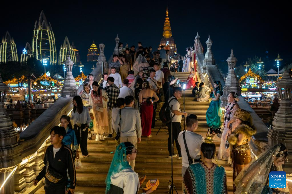SW China's Xishuangbanna sees tourist visits up 554.51 pct y-o-y during Spring Festival