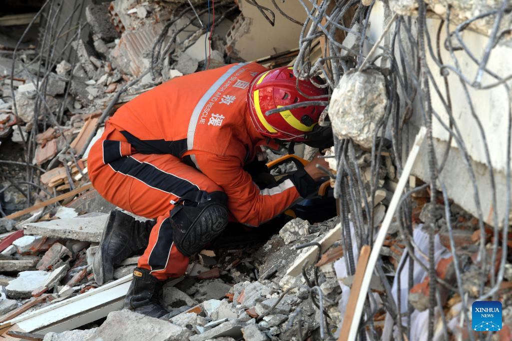 Chinese team helps rescue 4th quake survivor in Türkiye