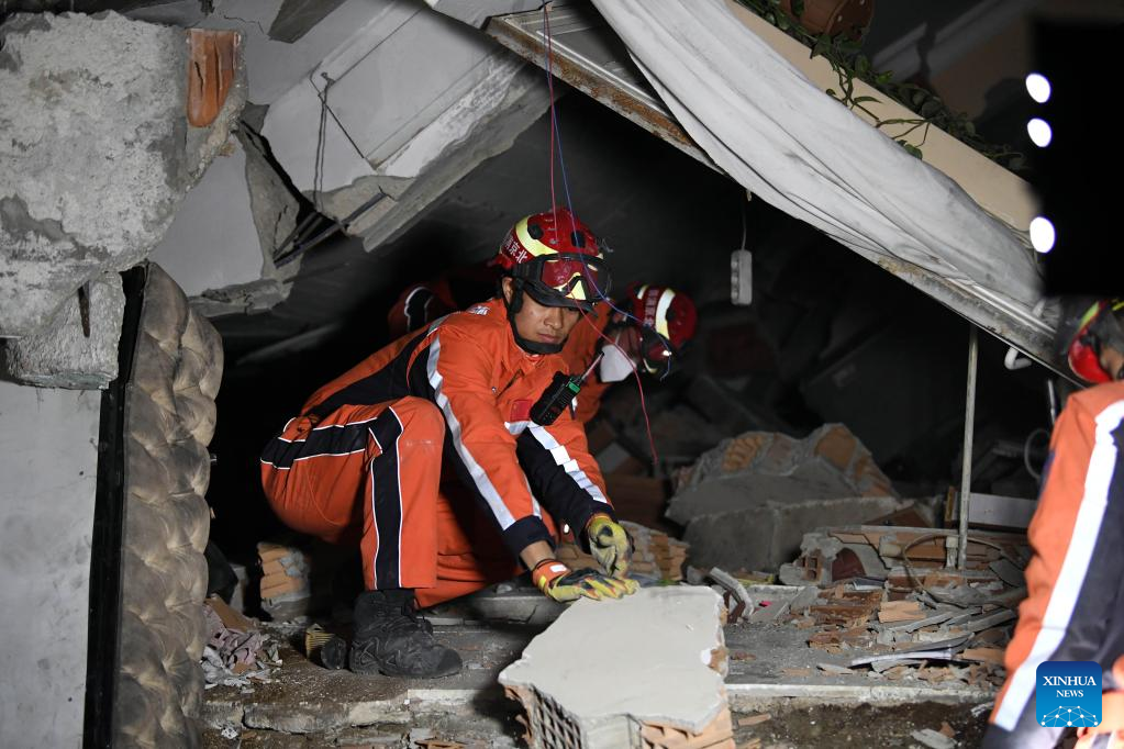 Chinese team helps rescue 4th quake survivor in Türkiye