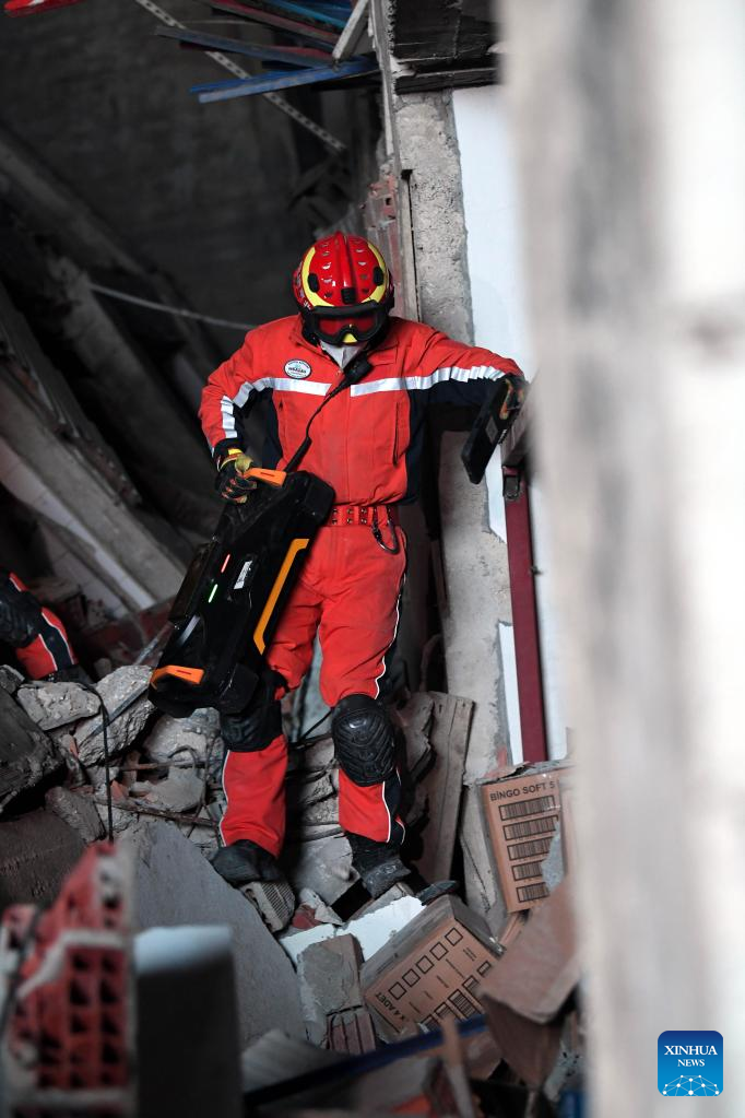Chinese team helps rescue 4th quake survivor in Türkiye