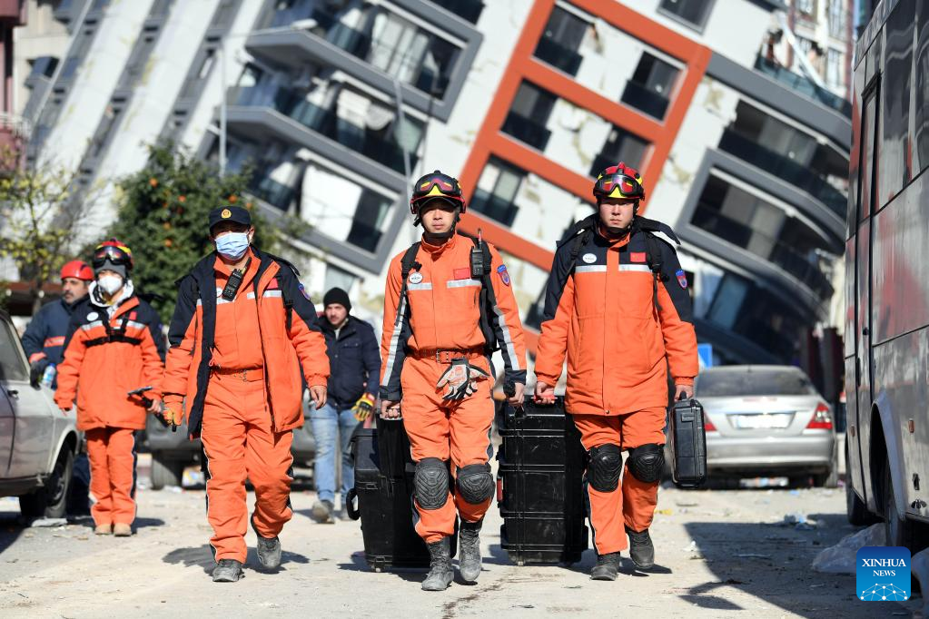 Chinese team helps rescue 4th quake survivor in Türkiye