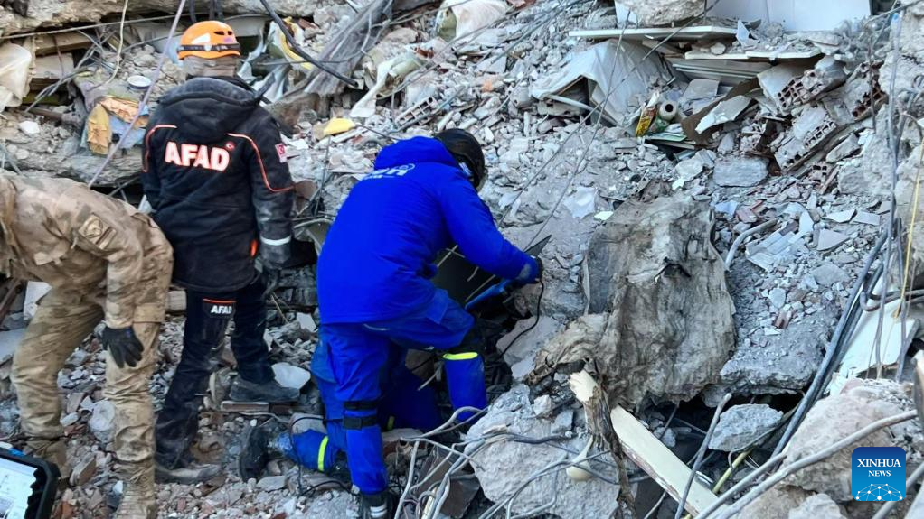 Chinese civil relief squad works with local partners during rescue task in Türkiye