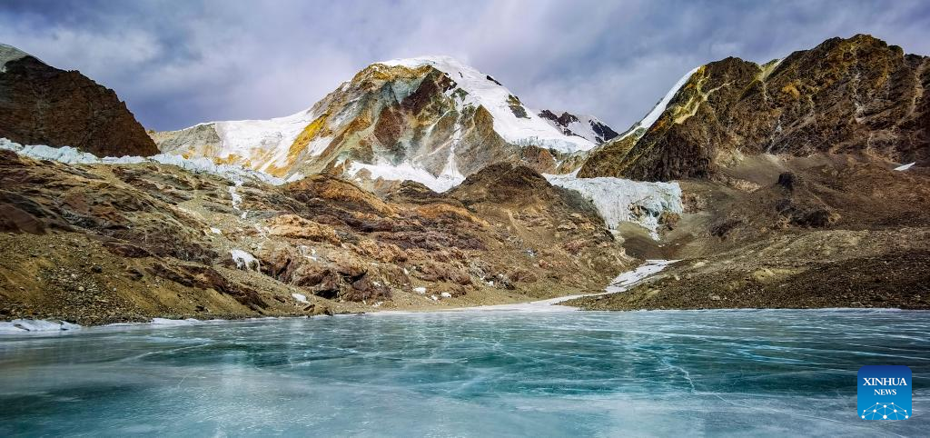 View of icy lake at foot of Mount Qungmknag in Lhasa