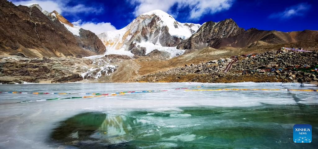 View of icy lake at foot of Mount Qungmknag in Lhasa