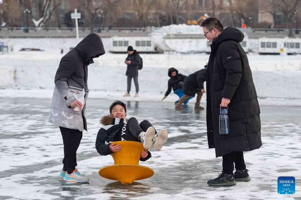 Tourists have fun at Harbin Songhua River Ice and Snow Carnival
