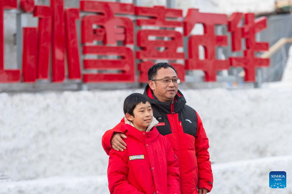 Tourists have fun at Harbin Songhua River Ice and Snow Carnival