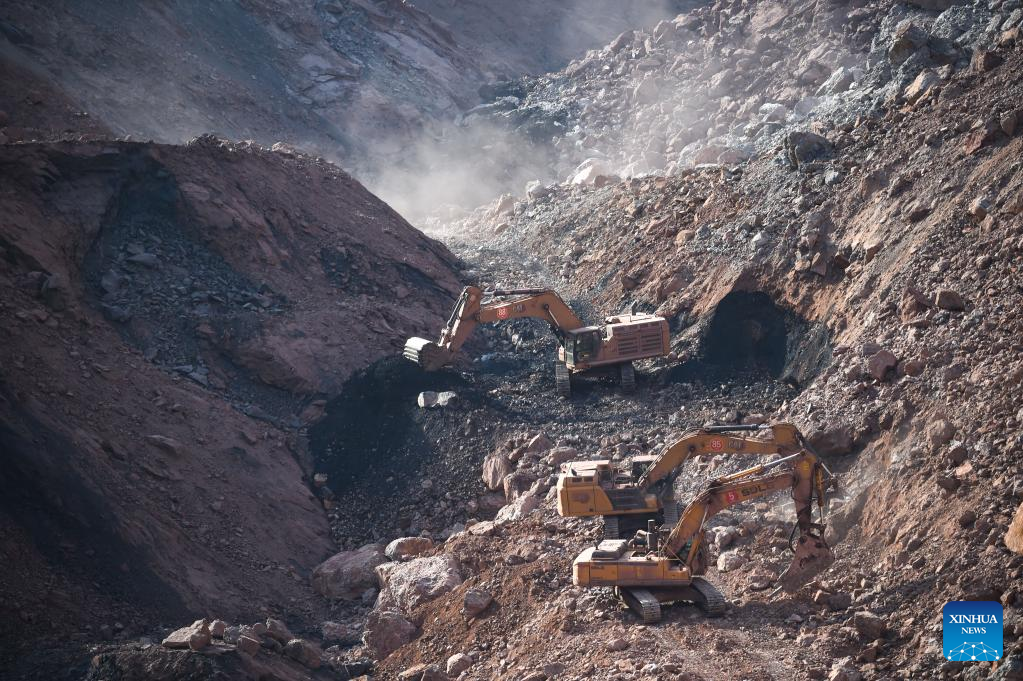 China Focus: China mine collapse leaves 4 dead, 49 missing, as rescue resumes