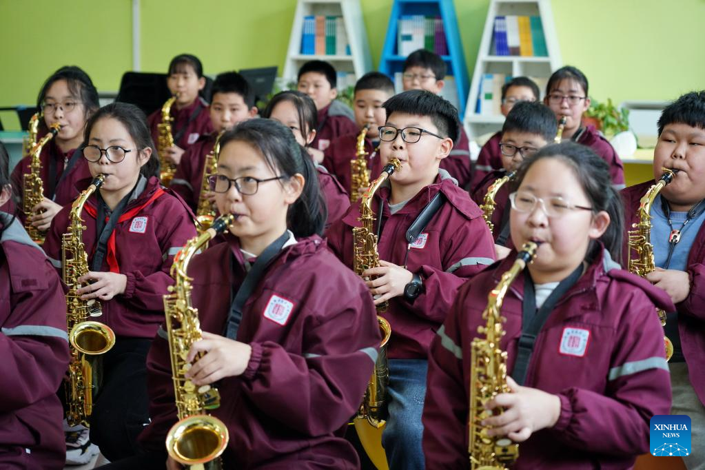 Musical instrument industry boosts development of Wuqiang County, north China