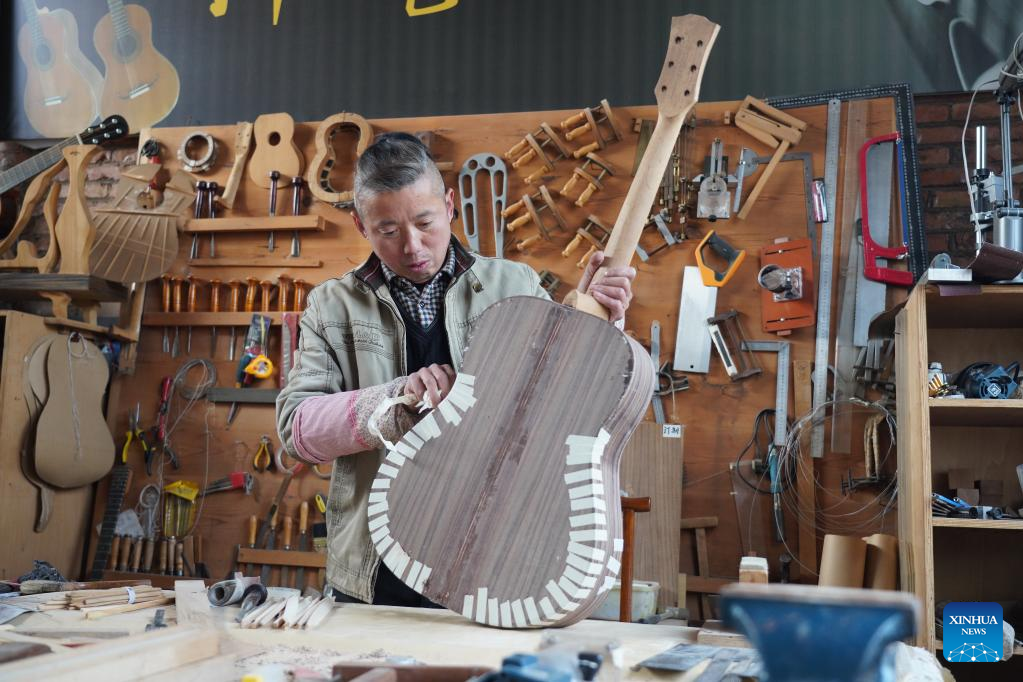 Musical instrument industry boosts development of Wuqiang County, north China