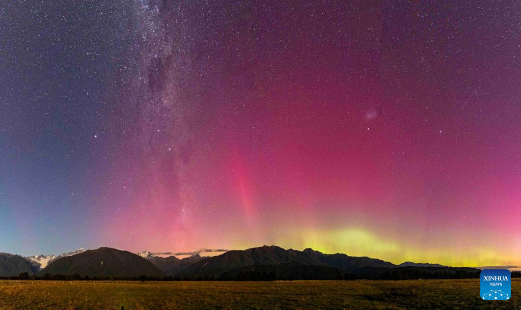 Aurora Australis seen from Fox Glacier, New Zealand