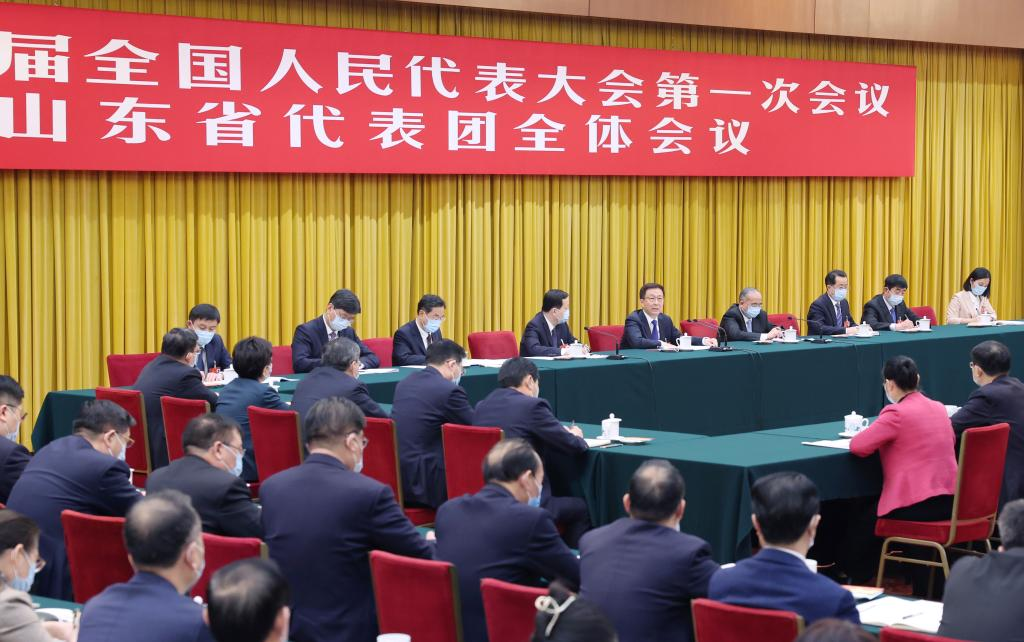 Chinese leaders attend deliberations at annual legislative session
