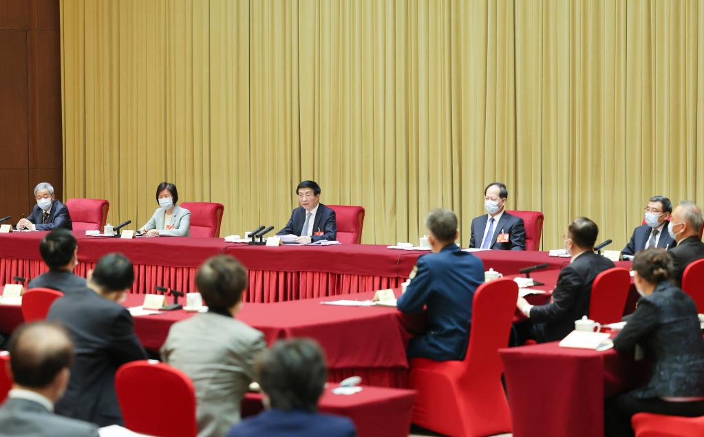 Chinese leaders participate in discussions with political advisors
