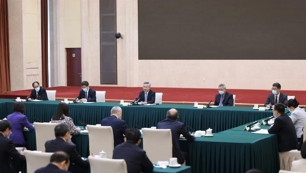 Chinese leaders participate in discussions with political advisors