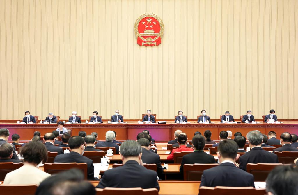 Presidium of China's annual legislative session holds 2nd meeting