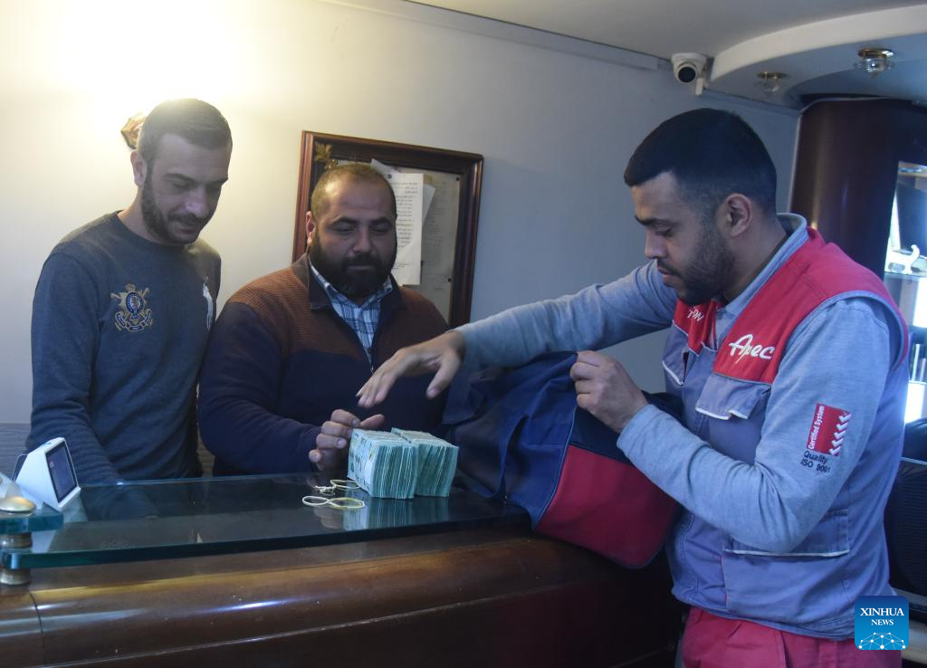 Lebanese currency hits all-time low amid financial crisis, political deadlock