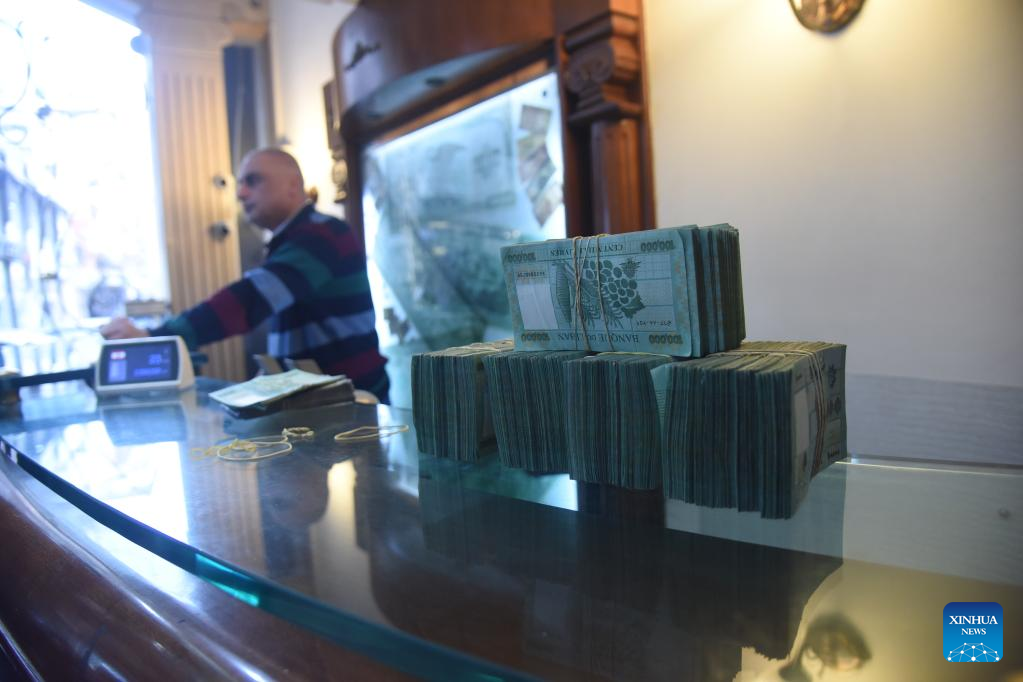 Lebanese currency hits all-time low amid financial crisis, political deadlock