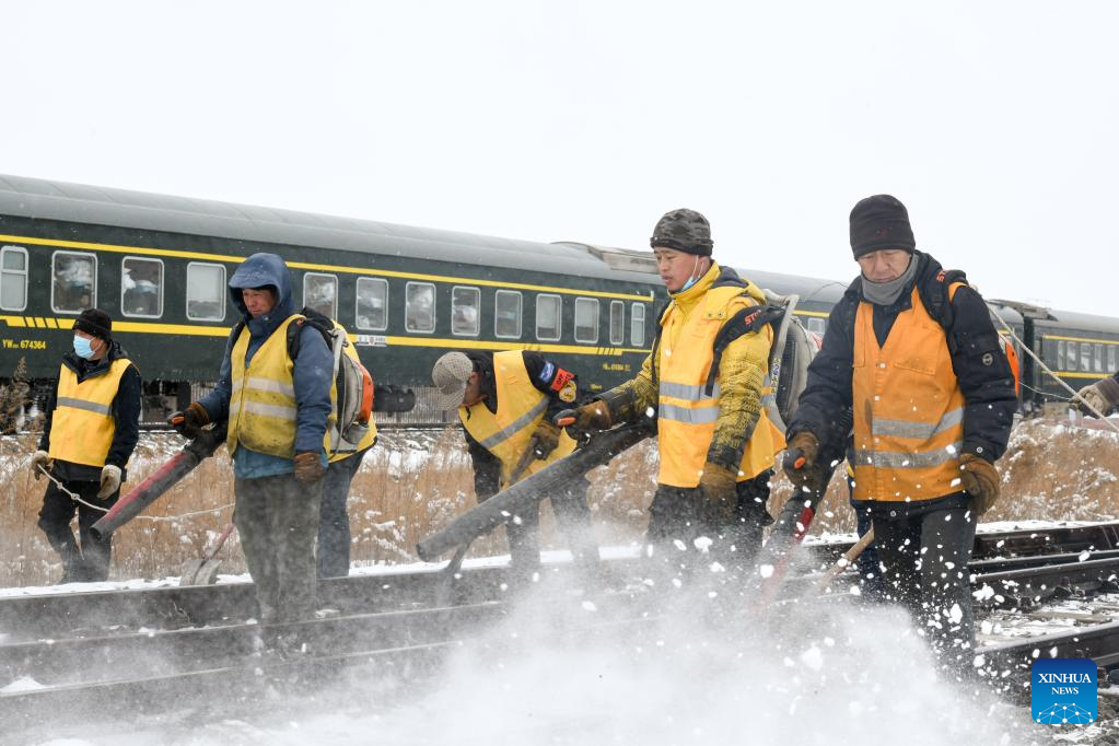 Emergency plan launched to ensure railway transportation safety as heavy snow hits Heilongjiang