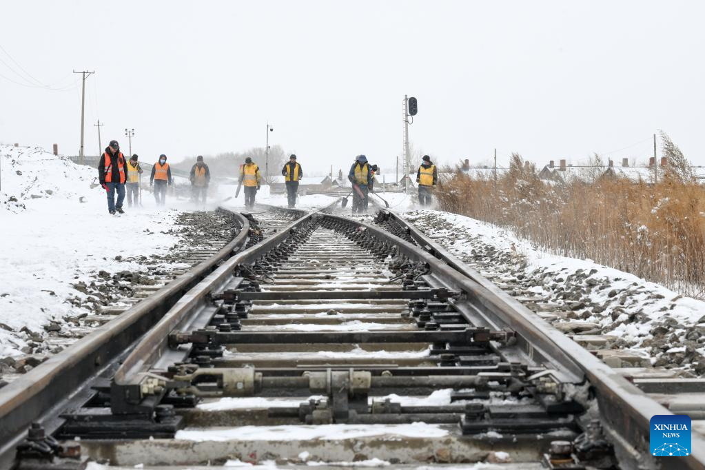 Emergency plan launched to ensure railway transportation safety as heavy snow hits Heilongjiang