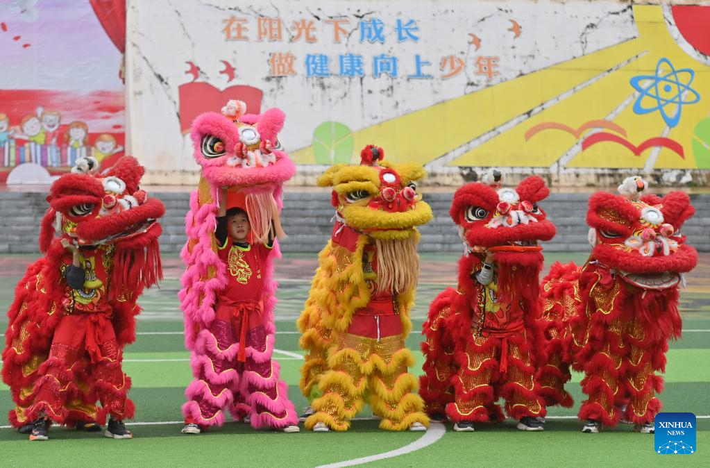 Lion dance integrated with school education in Tengxian, S China