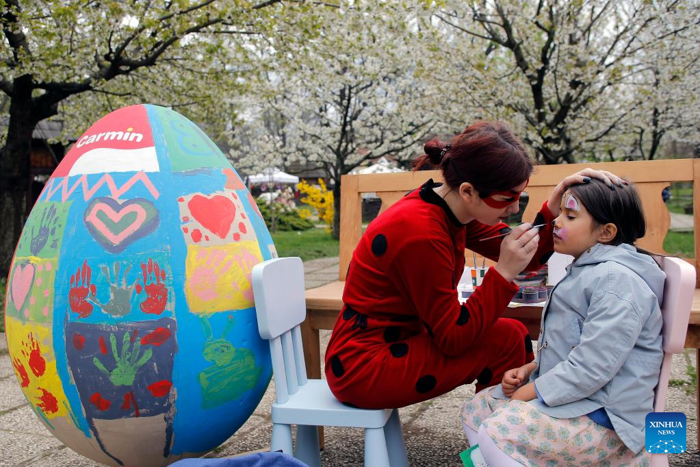 Spring fair dedicated to upcoming Orthodox Easter held in Romania