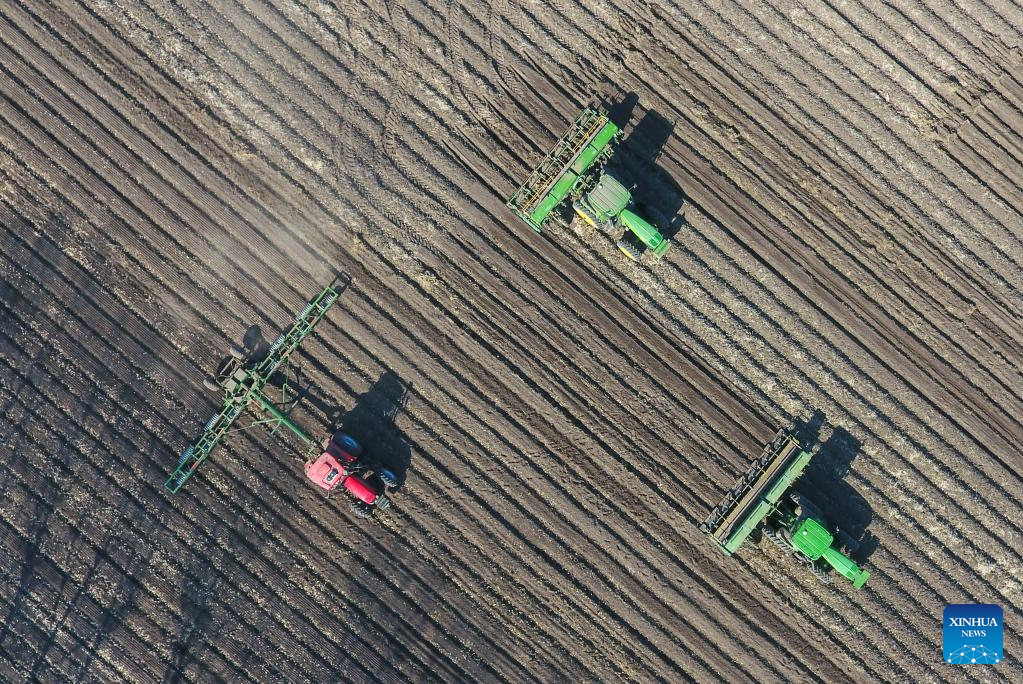 Spring ploughing underway in China's Heilongjiang