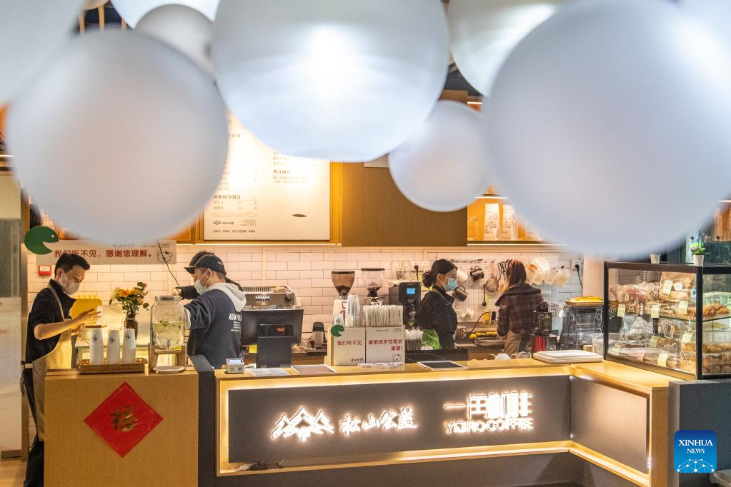 Feature: China's hearing-impaired baristas taste the good life