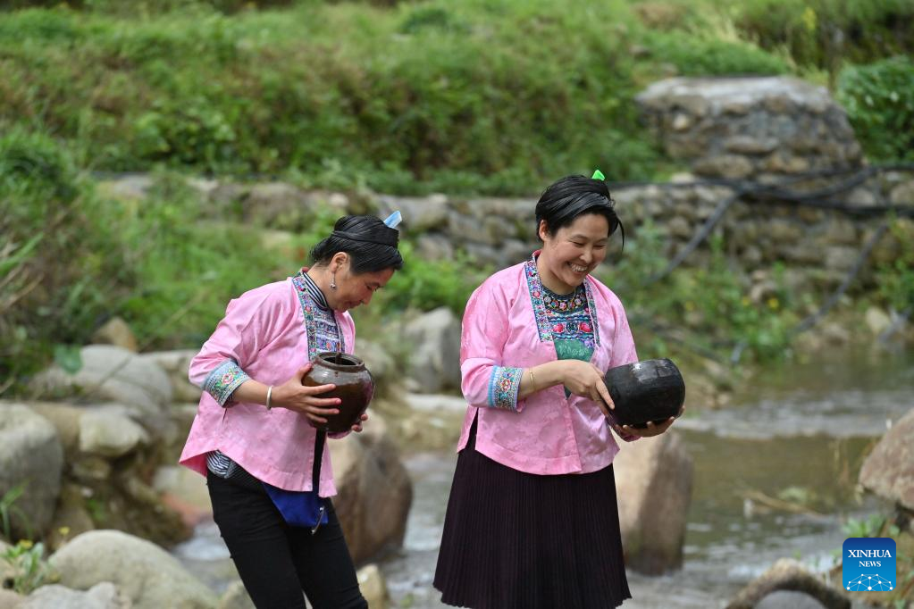 People celebrate upcoming Sanyuesan Festival in S China's Guangxi