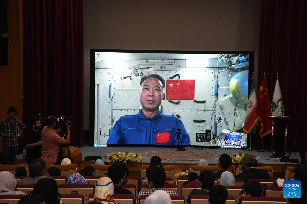 Chinese astronauts interact with youths from SCO countries