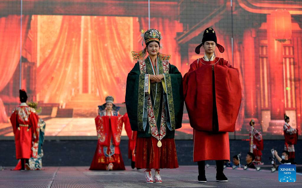 In pics: performance at Great Tang All Day Mall in Xi'an