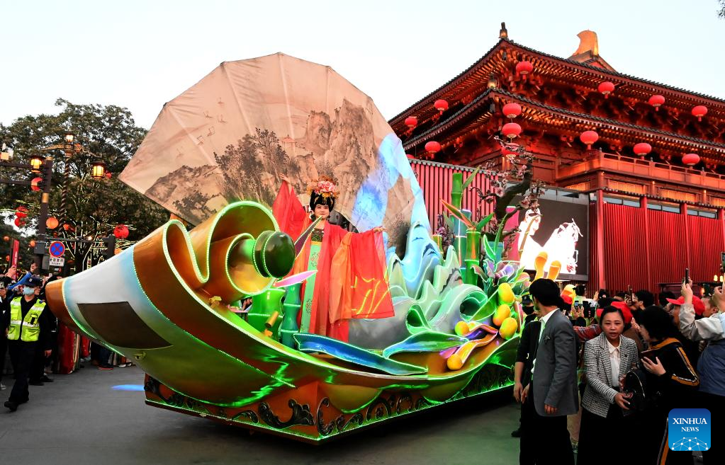 In pics: performance at Great Tang All Day Mall in Xi'an