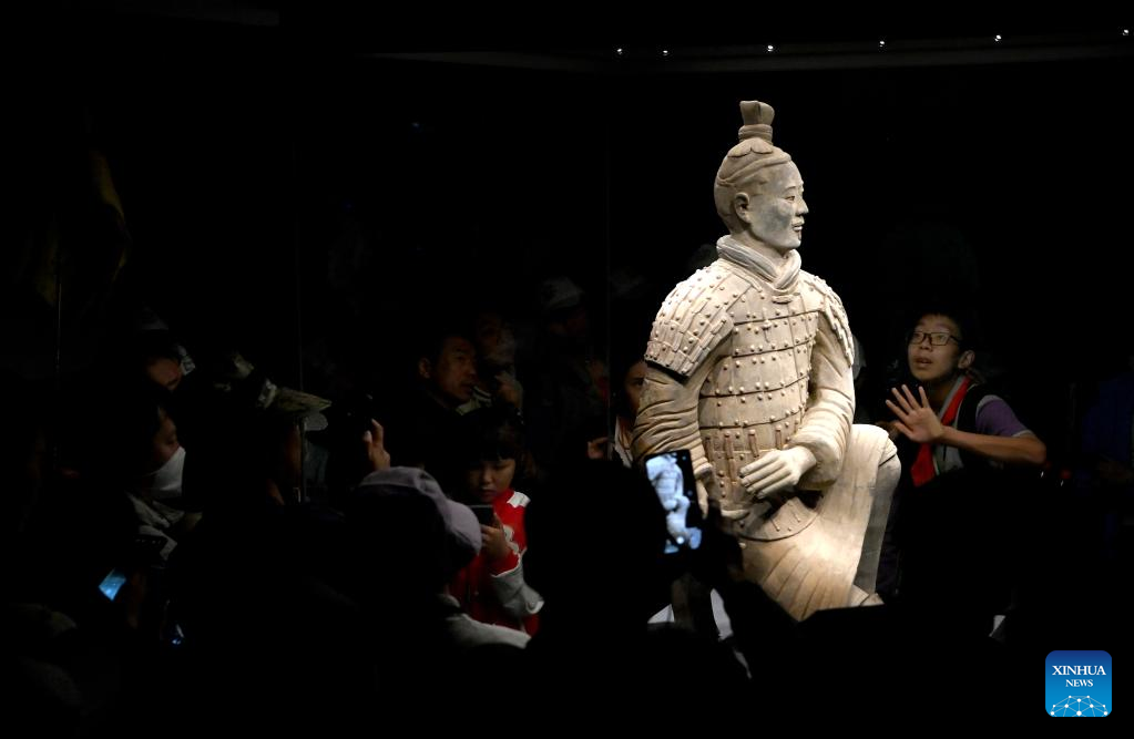People visit Emperor Qinshihuang's Mausoleum Site Museum in Xi'an