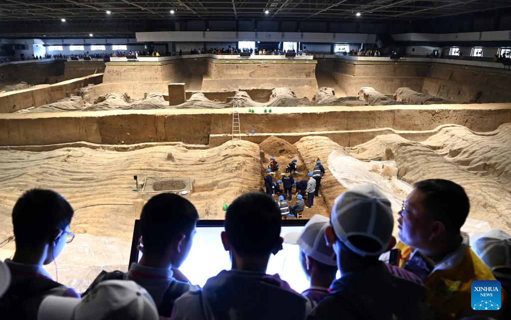 People visit Emperor Qinshihuang's Mausoleum Site Museum in Xi'an