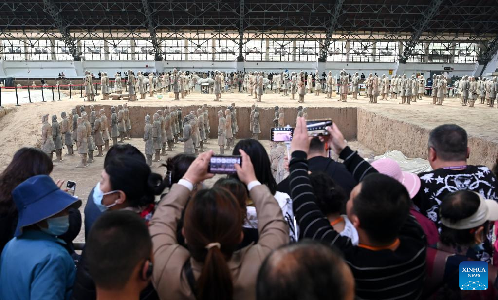 People visit Emperor Qinshihuang's Mausoleum Site Museum in Xi'an