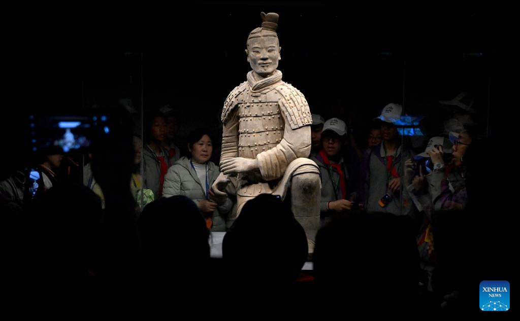 People visit Emperor Qinshihuang's Mausoleum Site Museum in Xi'an