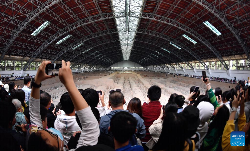 People visit Emperor Qinshihuang's Mausoleum Site Museum in Xi'an