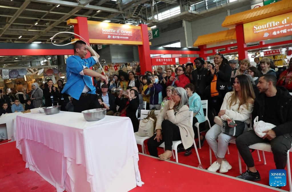 Chinese culture exhibition held in Paris