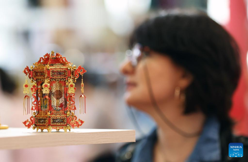 Chinese culture exhibition held in Paris
