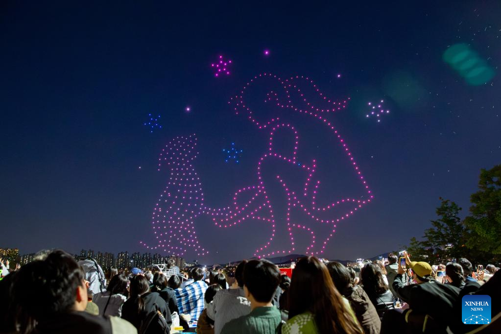 Light shows staged at Ttukseom Park in Seoul