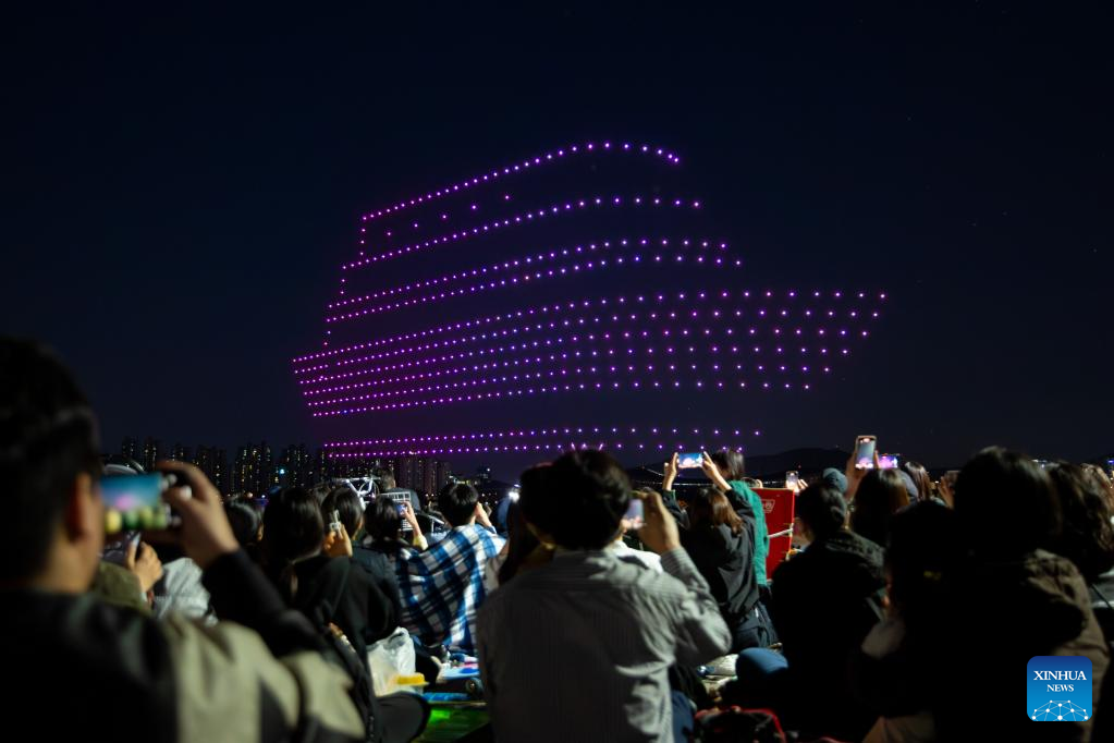Light shows staged at Ttukseom Park in Seoul