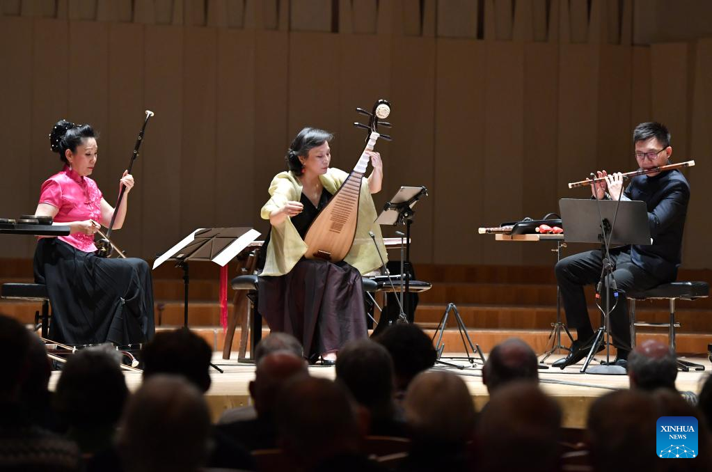 Feature: Chinese classical music resonates in ancient Swiss city