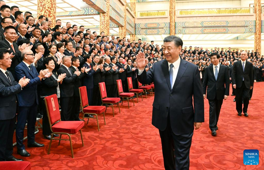 Xi meets representatives to 10th Conference for Friendship of Overseas Chinese Associations